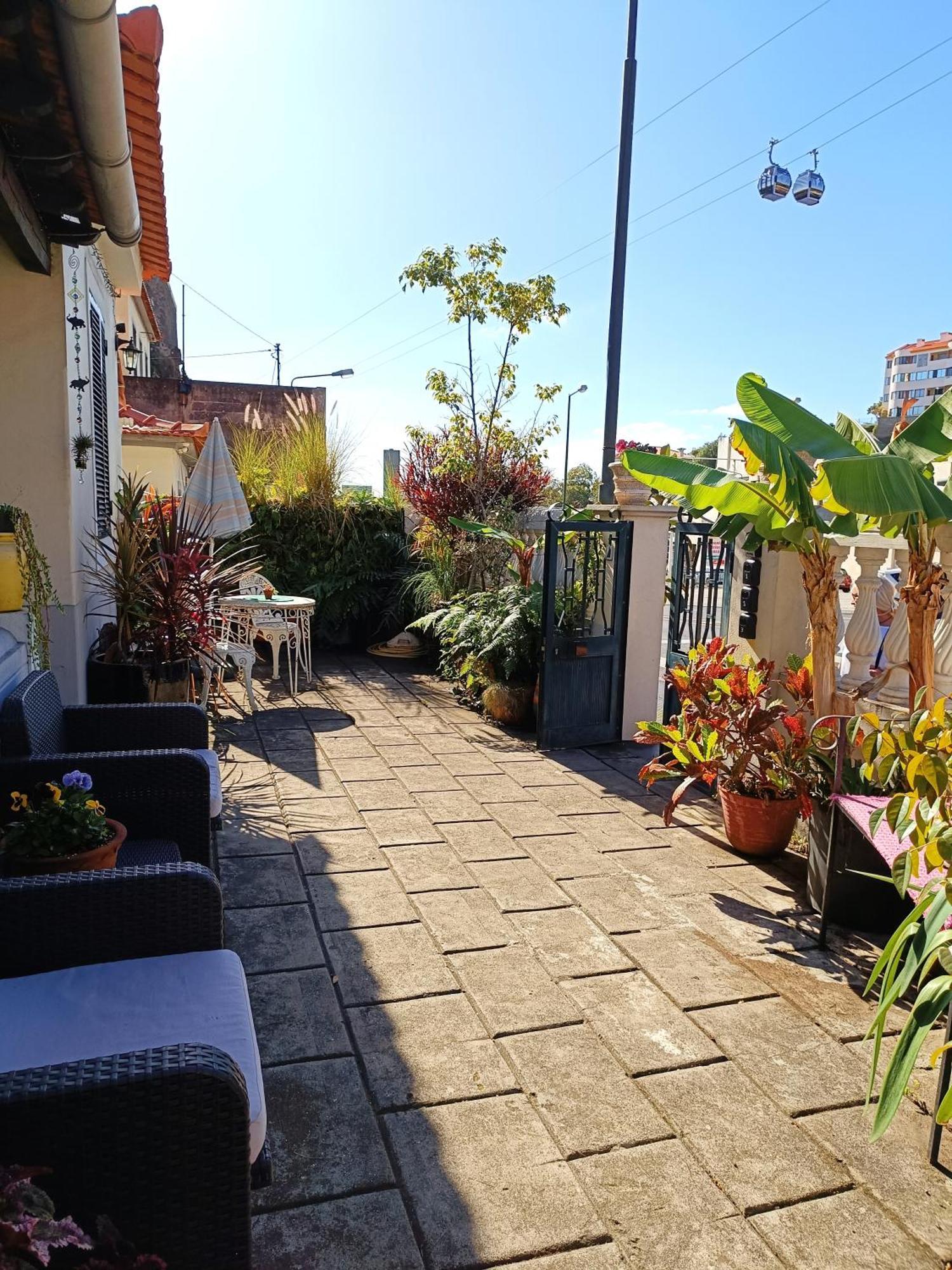 Home & Flower - Private Bedrooms Funchal Екстериор снимка