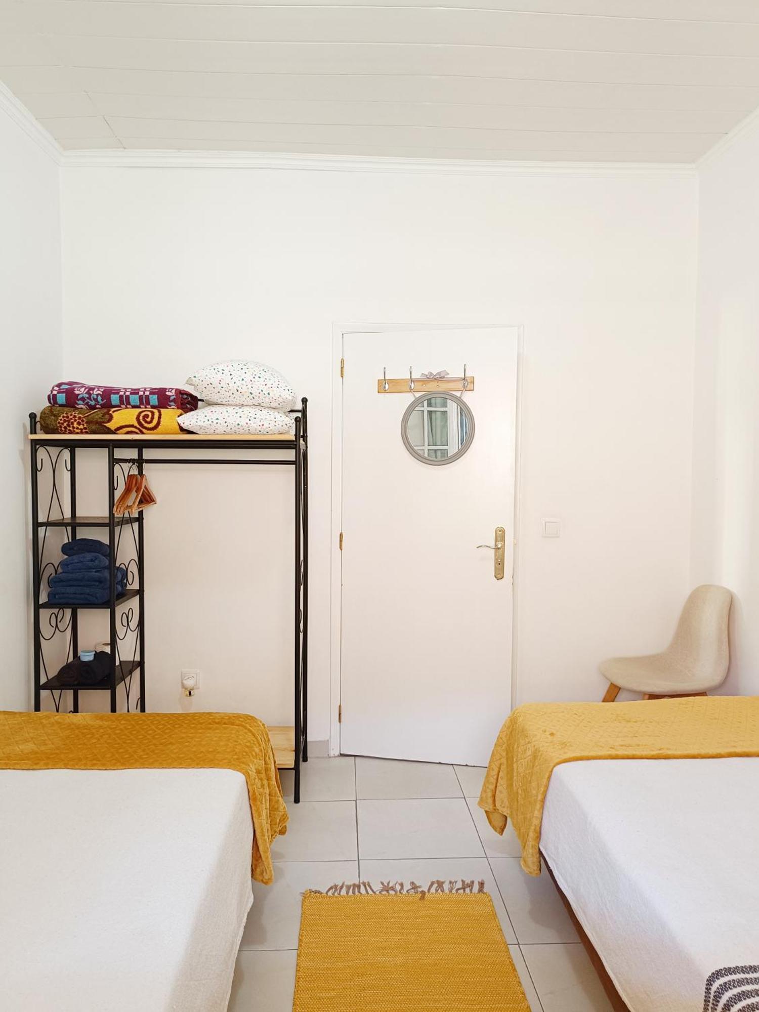 Home & Flower - Private Bedrooms Funchal Стая снимка