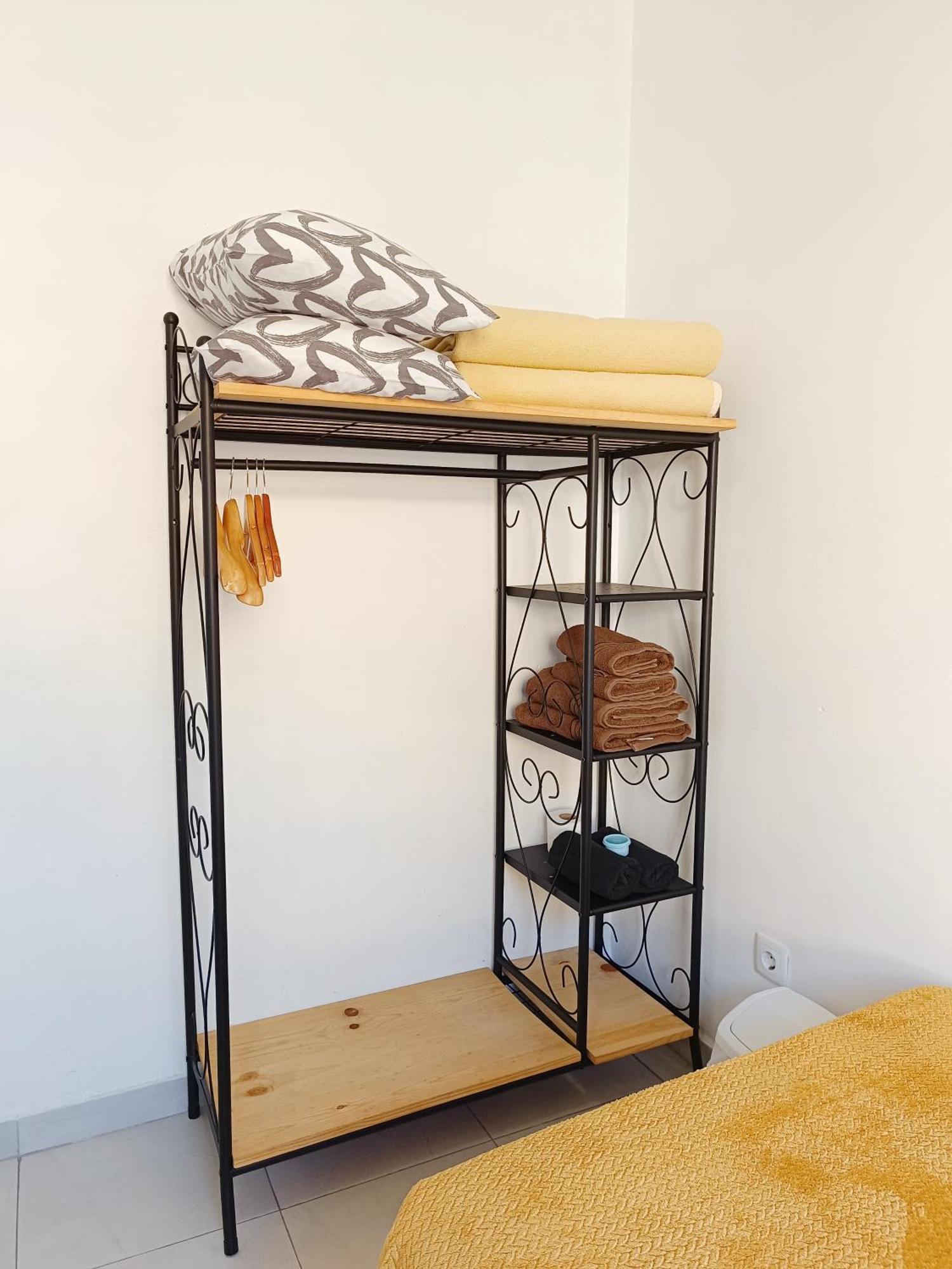 Home & Flower - Private Bedrooms Funchal Стая снимка