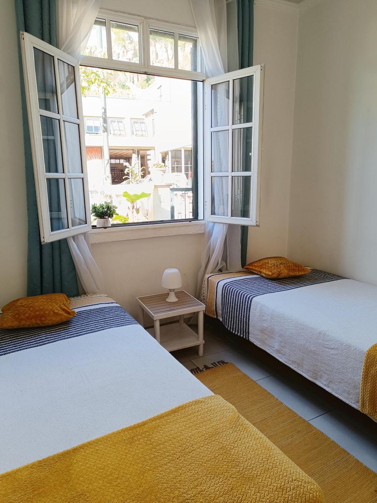 Home & Flower - Private Bedrooms Funchal Стая снимка