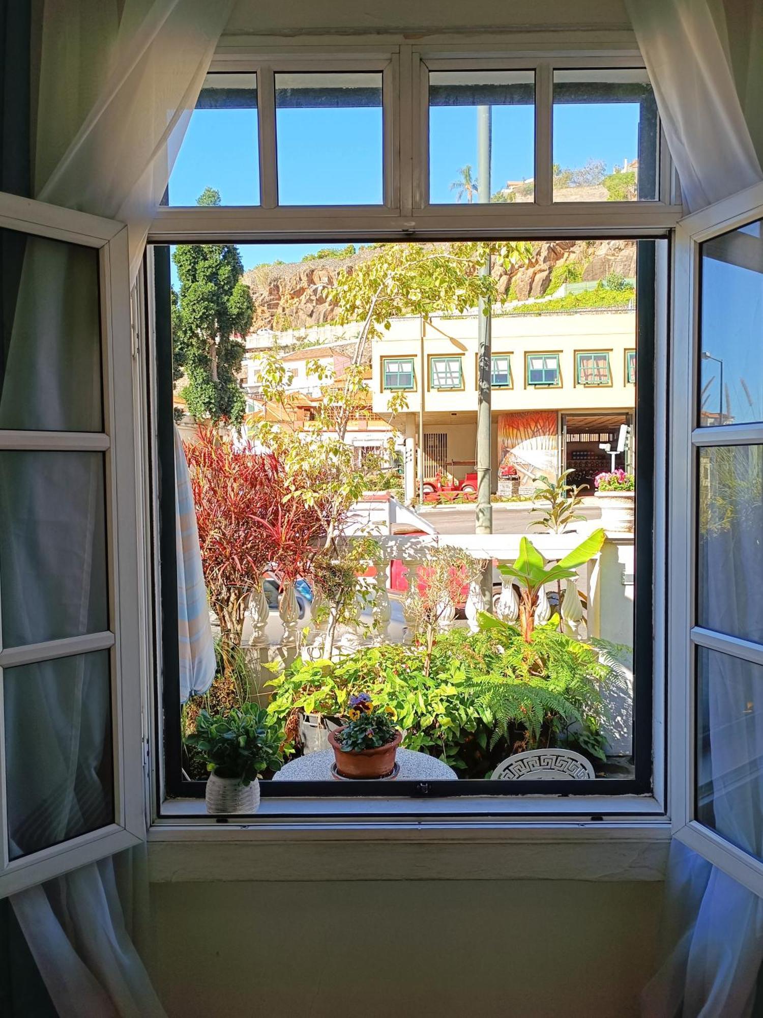 Home & Flower - Private Bedrooms Funchal Стая снимка